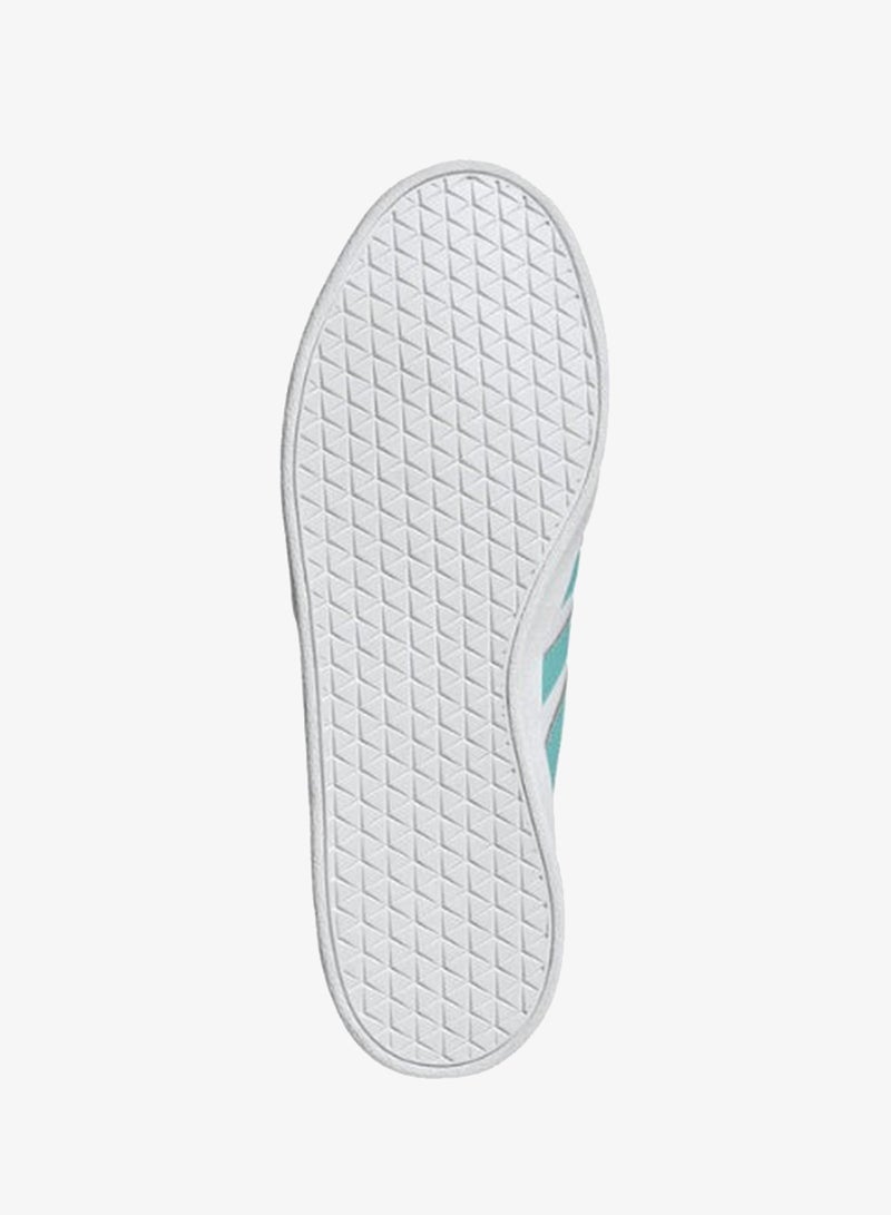 اديداس أحذية رياضية بيضاء من في إل كورت للجنسين - Image 4