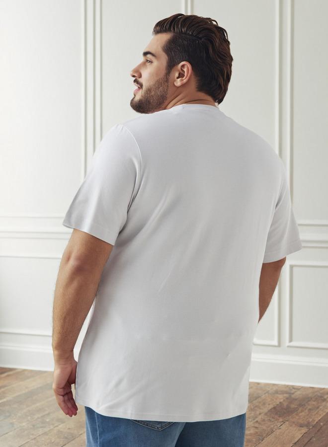 سبلاش فيڤ تيشيرت رجالي بقصة عادية ورقبة دائرية وأكمام قصيرة وطبعة شعار - Image 3