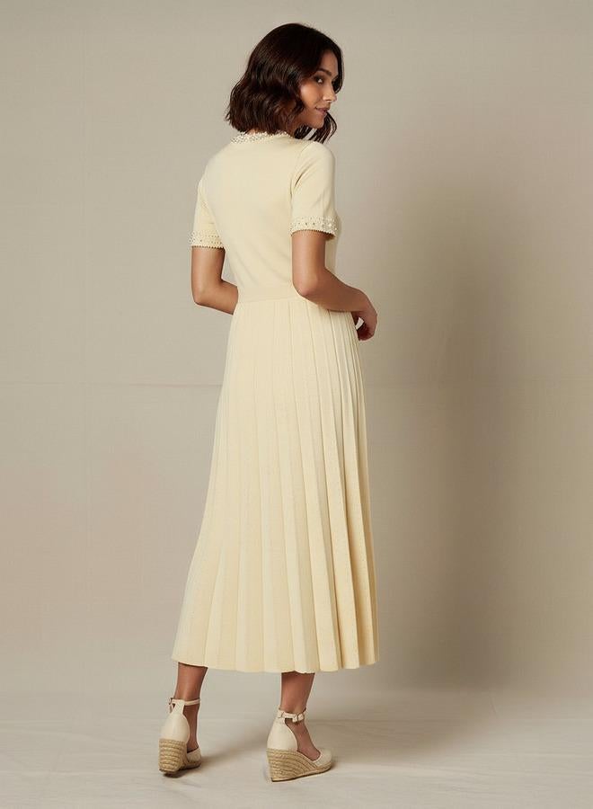 تواكستريمز فستان ميدي مطوي بتطريز لؤلؤ من تو إكستريمز - Image 3