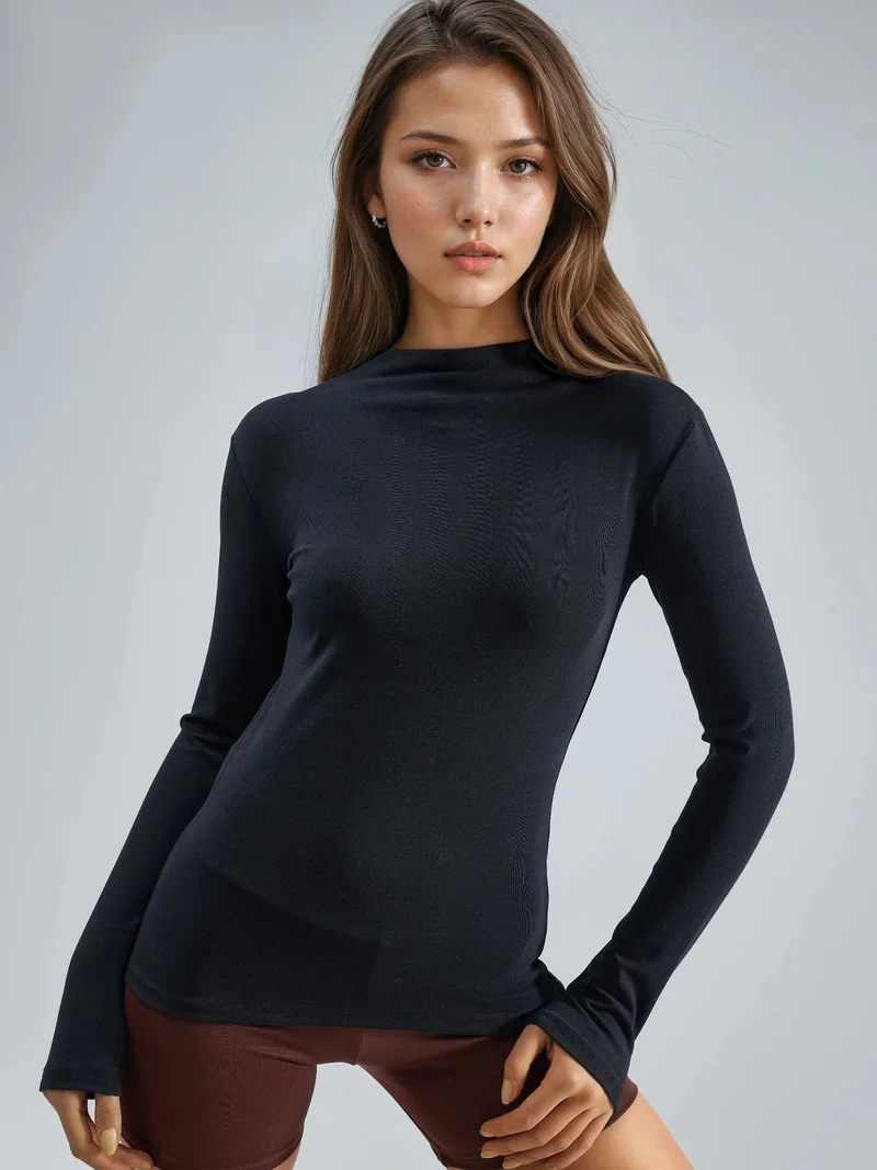 بوسيم بلوزة بياقة نصف عالية بقصة ضيقة من