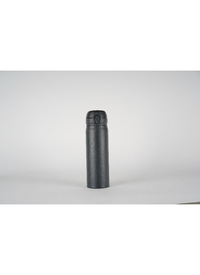 Miniso Keep your drinks hot or cold with this 450mL black flip-top insulated bottle from the Classic Series. 