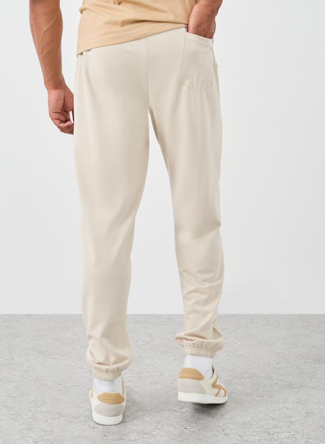 ستايلي بنطلون رياضي فضفاض مطاطي مزين بنقوش خطية - Image 4