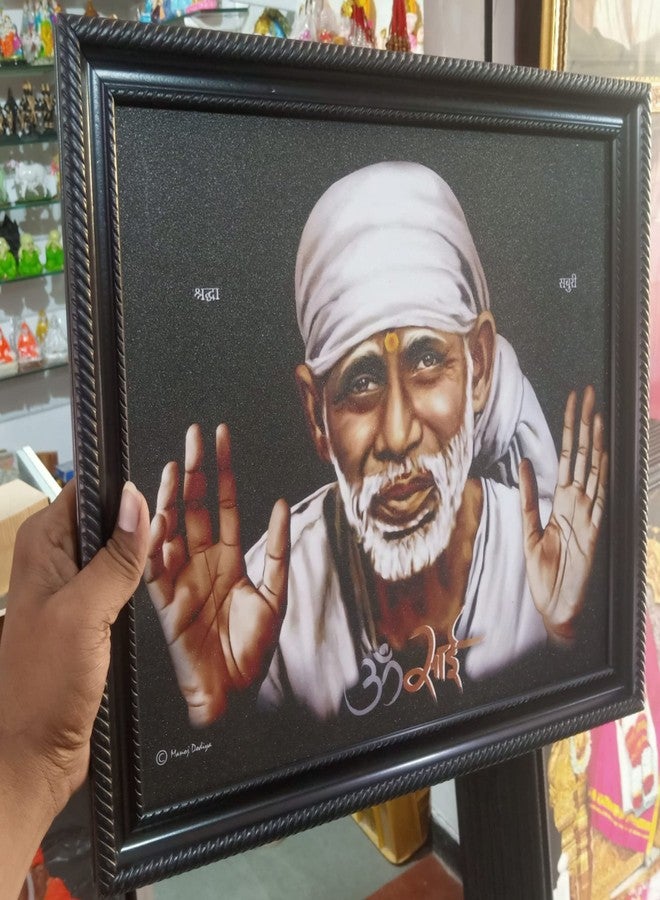 OM SAI إطار صور خشبي غير لامع معلق على الحائط بتصميم "أوم ساي شيردي 2 هاند بابا" لتزيين المنزل (أبيض وأسود، 8 × 10 بوصة) - Image 2