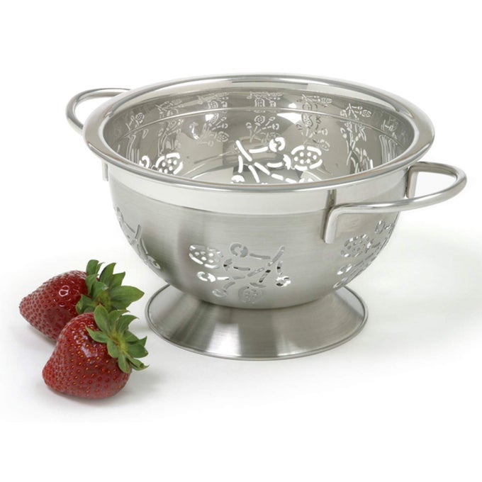 STAINLESS STEEL 15 QUART BERRY COLANDERSILVER 625 INCHES16CM