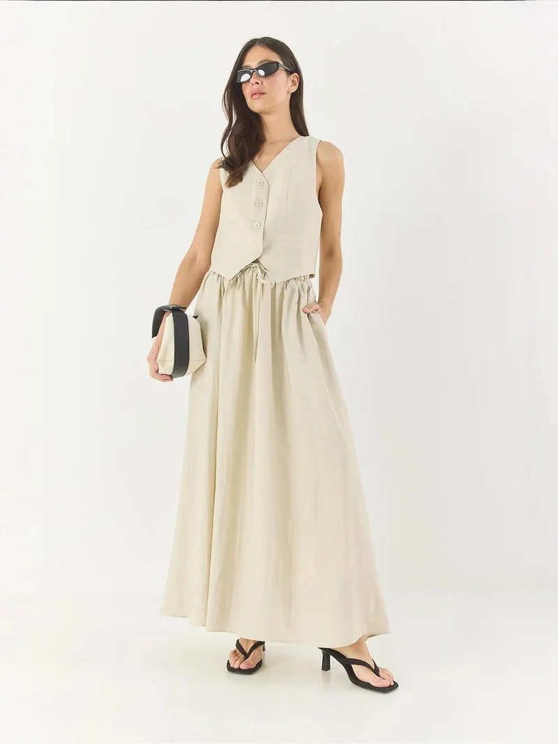 بيانكو لوتشي LUCCI V-Neck Vest and Maxi Skirt Two-Piece Coord Set
