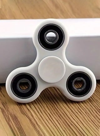 أبيض