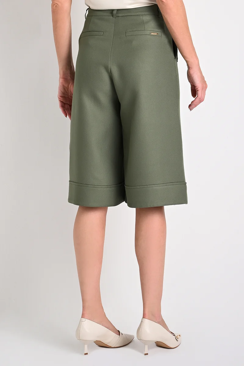 كارمن ستيفنز ماكسي برمودا بحافة عسكرية