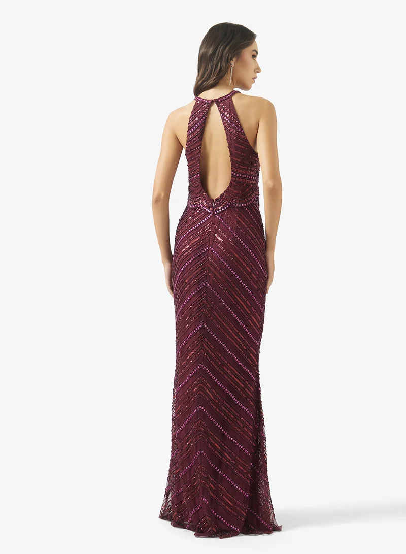 نمشي x فستان ضيق بياقة هالتر مزين بالخرز