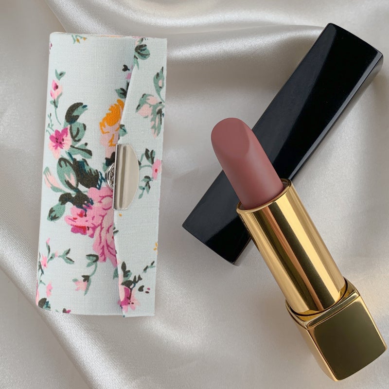 💄 حافظة أحمر شفاه من القماش مع مرآة وحقيبة تنظيم للمحفظة 4 قطع ألوان أسود أبيض وردي وأزرق - Image 4