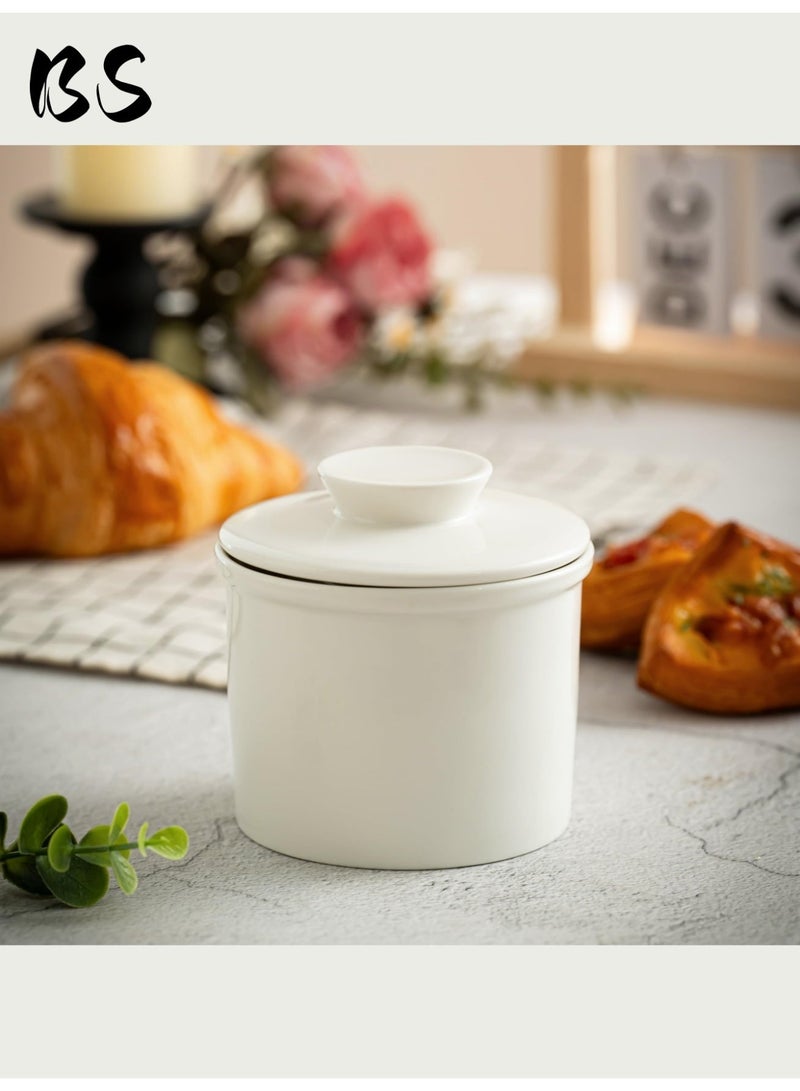 بي إس وعاء زبدة سيراميكي بغطاء | تصميم كلاسيكي لامع على شكل جرس | مادة سيراميكية عالية الجودة للسلامة والمتانة | تقنية مقاومة للماء تحافظ على الزبدة طازجة وقابلة للدهن | سهل الاستخدام مع جميع أنواع الزبدة | سهل التنظيف والصيانة | أبيض - Image 3