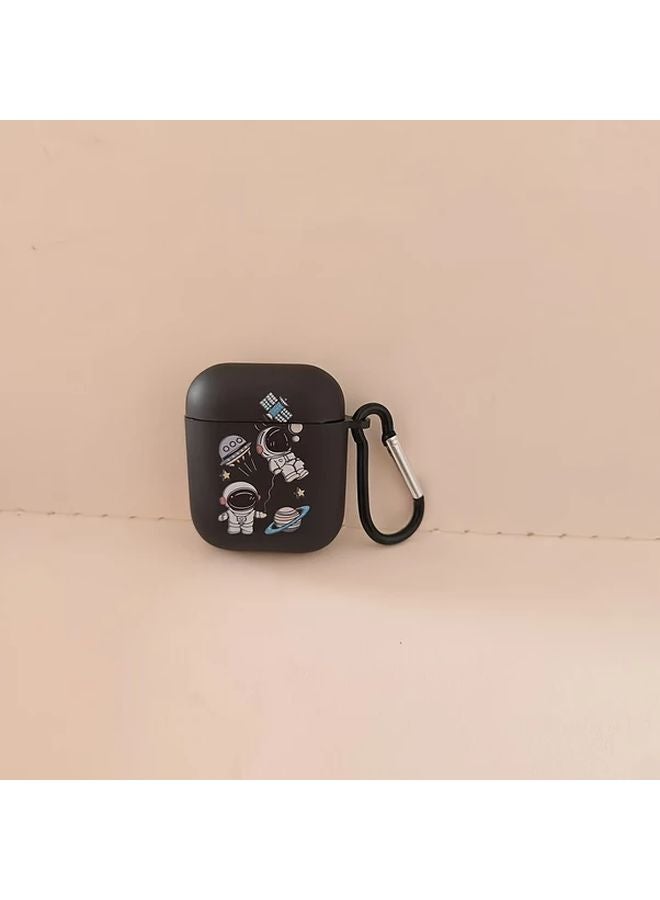 جراب حماية لـ AirPods 3 باللون الأسود بتصميم رائد فضاء هدية لعيد الميلاد للصديق أو الصديقة - Image 4