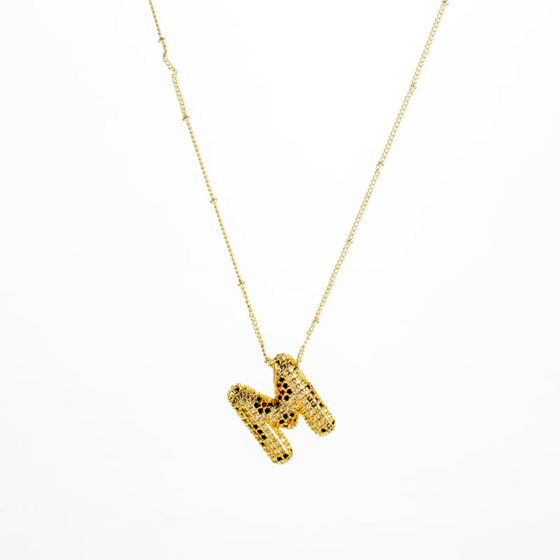 ذا بلاك بيرل اكسسوريز سلسلة أستانليس ستيل ذهبي مع دلاية مرصعة بفصوص الزيركون حرف M - Image 1