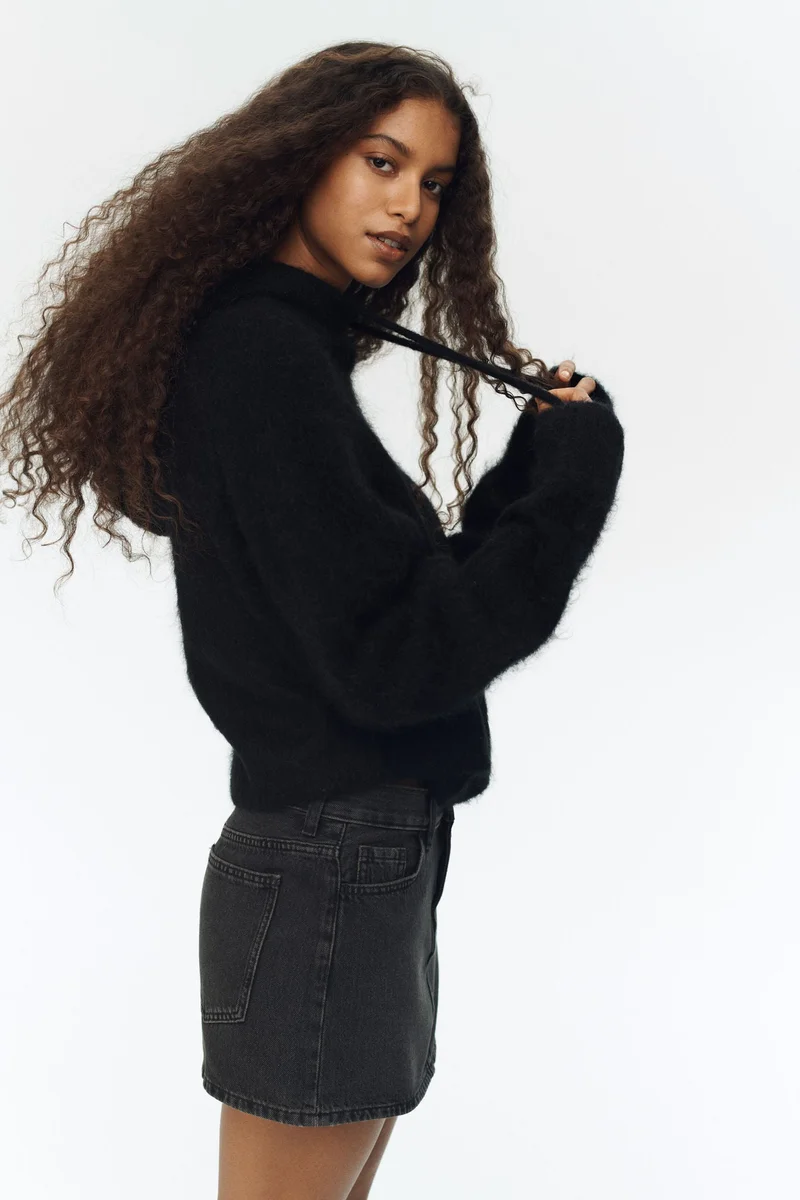 اتش اند ام تنورة دنيم قصيرة