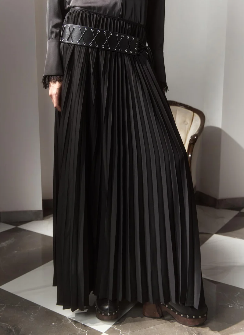 Lichi  Pleated maxi skirt in dense fabric for Women | Best Price UAE