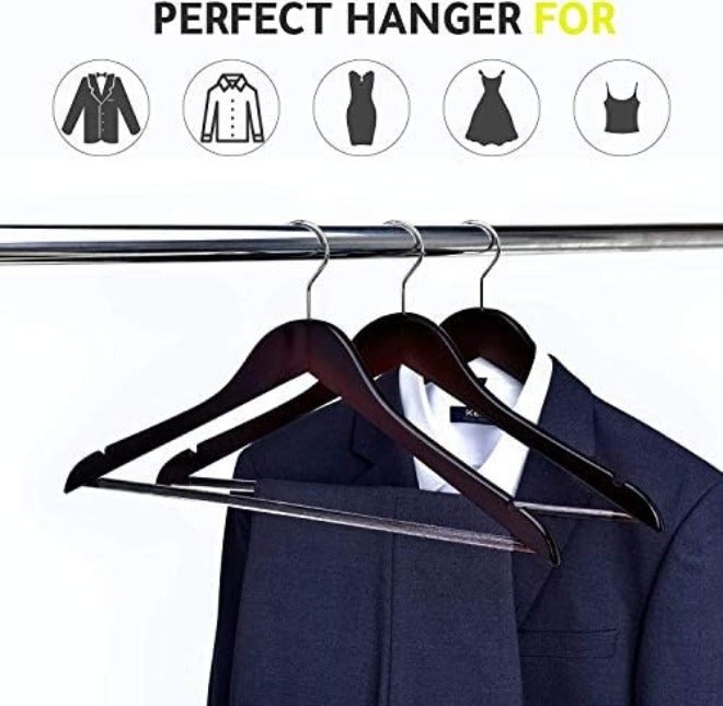 Quality Hangers شماعات خشبية عالية الجودة - طقم شماعات مقوسة قليلاً - شماعات معاطف من الخشب الصلب بخطافات كرومية أنيقة - شماعات متينة للملابس، والسترات، والقمصان، والسراويل، والبدلات (لون طبيعي، 10 قطع) - Image 3