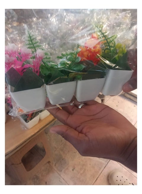 Artificial plant 4 plastic vases give beauty to the place, suitable for homes, offices, schools, nurseries, cafes, etc.
