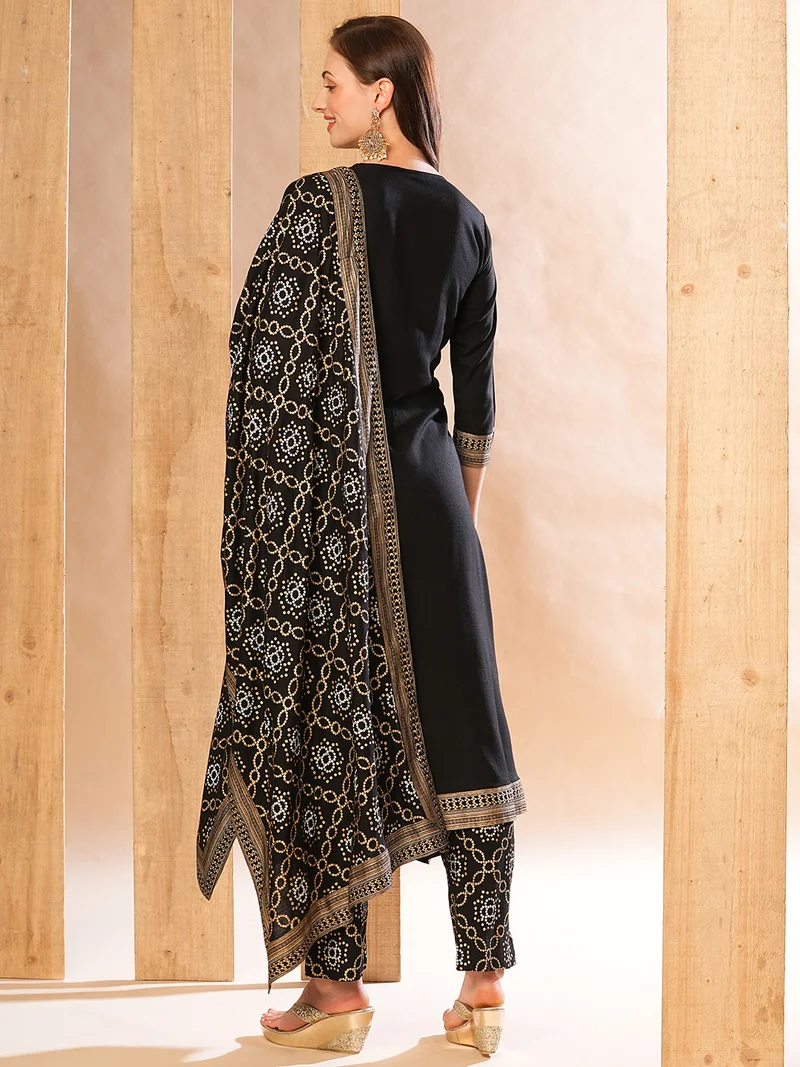 جلو باص Women Embroidered Yoke A-Line Kurta With Printed Trouser & Dupatta