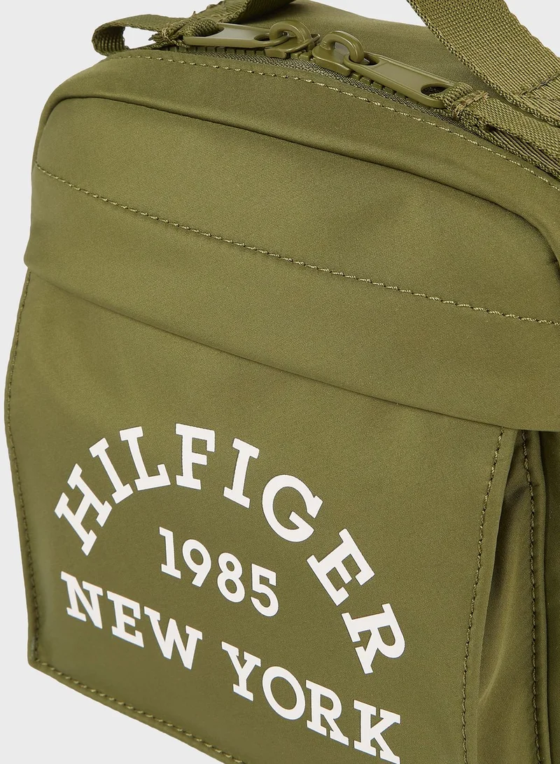 تومي هيلفيغر شنطة مونوتايب بحزام كروس اوفر للأطفال