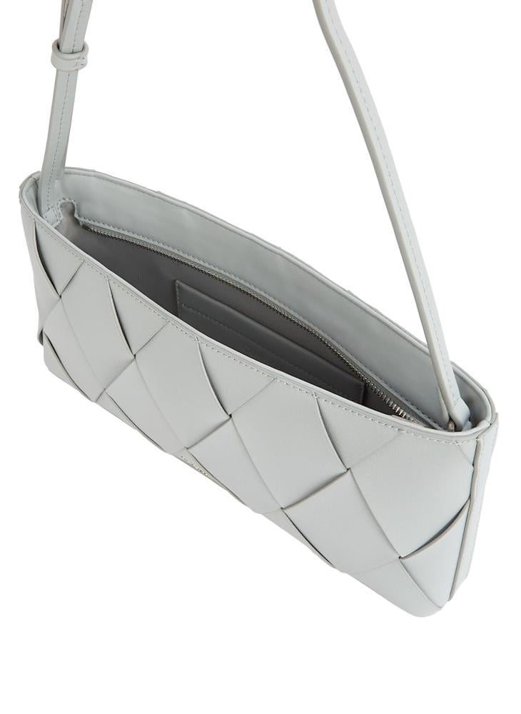 CALVIN KLEIN ELONGATED SHOULDER BAG  - Image 4