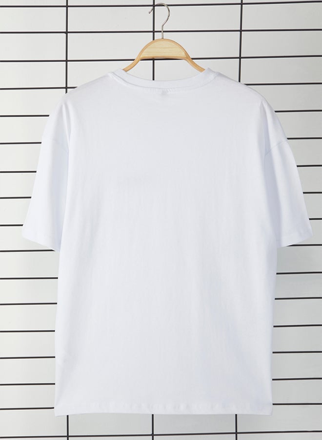 trendyol White  Oversize/Wide Cut 100% Cotton Pocket Embroidered T-Shirt  - Image 3