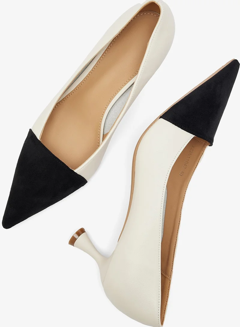 ايلا حذاء بكعب رفيع بتفاصيل جلد الغزال