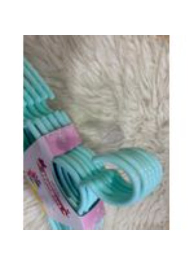 Modern Kitchen offers a set of 6 lightweight children's clothes hangers. Standard and durable. - Image 3