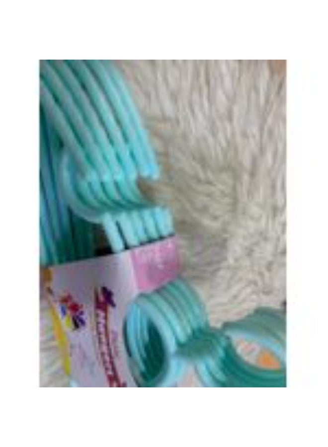 Modern Kitchen offers a set of 6 lightweight children's clothes hangers. Standard and durable. - Image 2