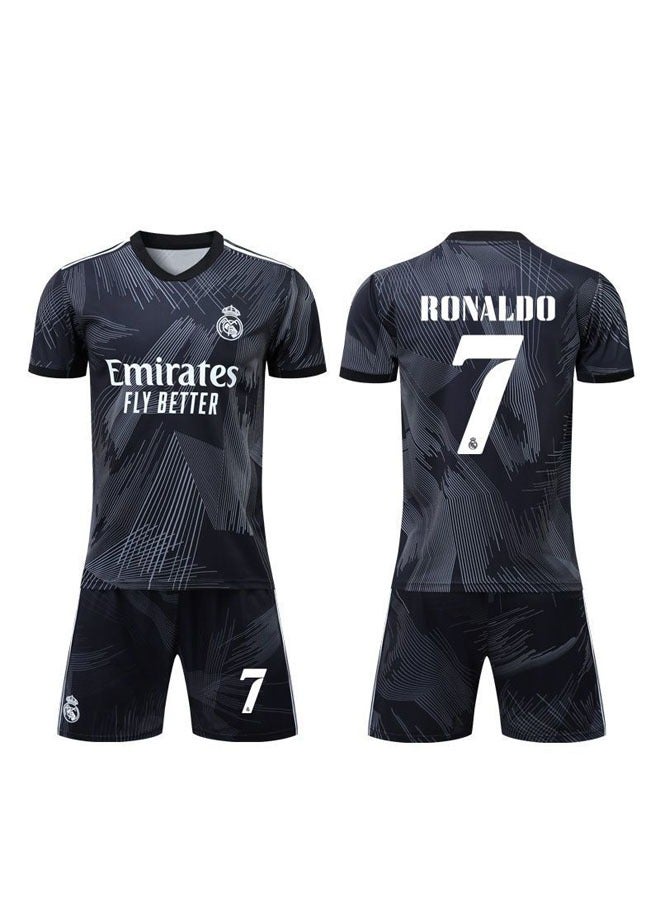 عام قميص كرة القدم التذكاري باللون الأسود لريال مدريد RONALDO #7 / طقم هدية يتضمن القميص والشورت، بأحجام الأطفال والكبار، هدية للمشجعين والأصدقاء. - Image 1