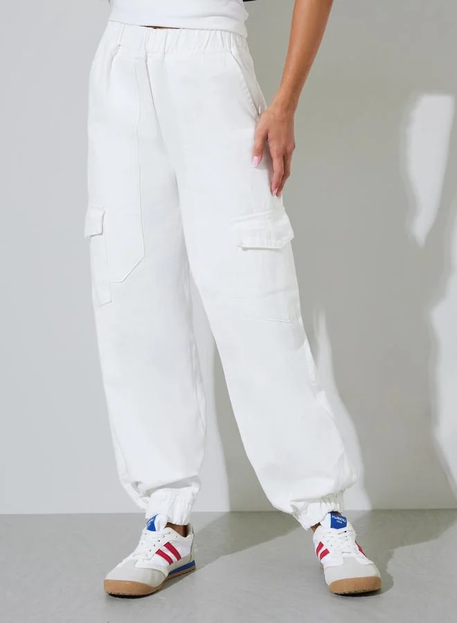 White Solid Mid-Rise Cuffed Cargo Jeans