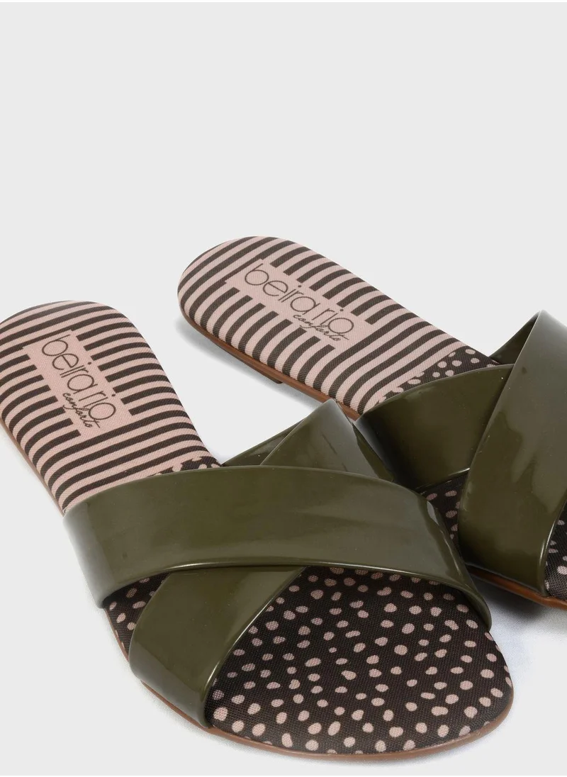 بيرا ريو Cross Strap Flat Sandals