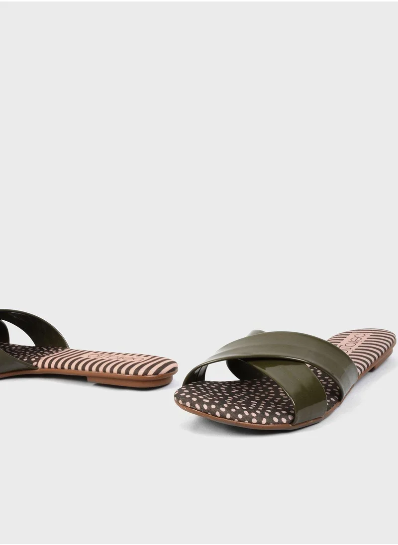 بيرا ريو Cross Strap Flat Sandals