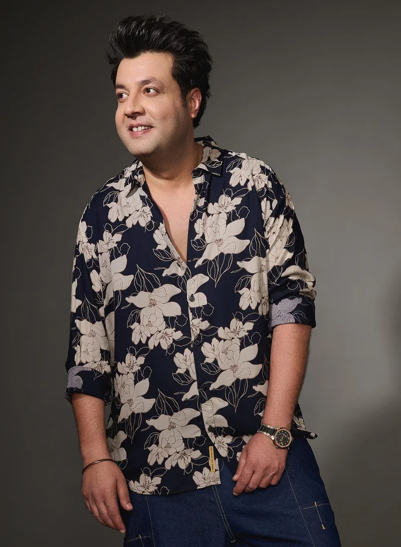 انستافاب بلس قميص رجالي أسود مطبوع بنقوش نباتية للملابس الكاجوال بياقة واسعة وأكمام طويلة بأزرار مقاس كبير بتصميم مريح للاستخدام اليومي