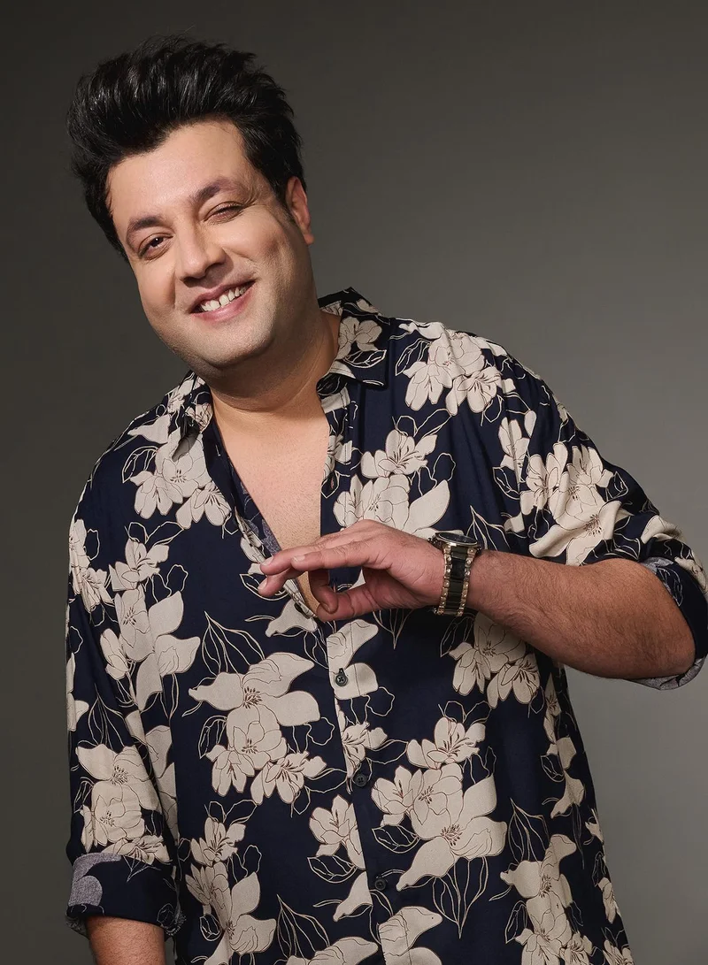 انستافاب بلس قميص رجالي أسود مطبوع بنقوش نباتية للملابس الكاجوال بياقة واسعة وأكمام طويلة بأزرار مقاس كبير بتصميم مريح للاستخدام اليومي