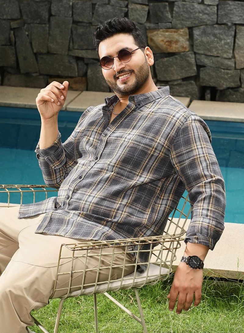 انستافاب بلس قميص رجالي منقوش باللون الرمادي بتصميم كاروهات من القطن المخلوط