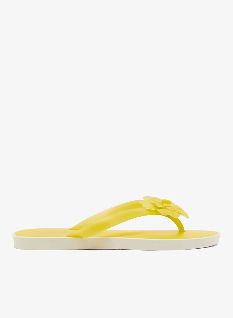 سبوت أون شبشب مزين بالزهور