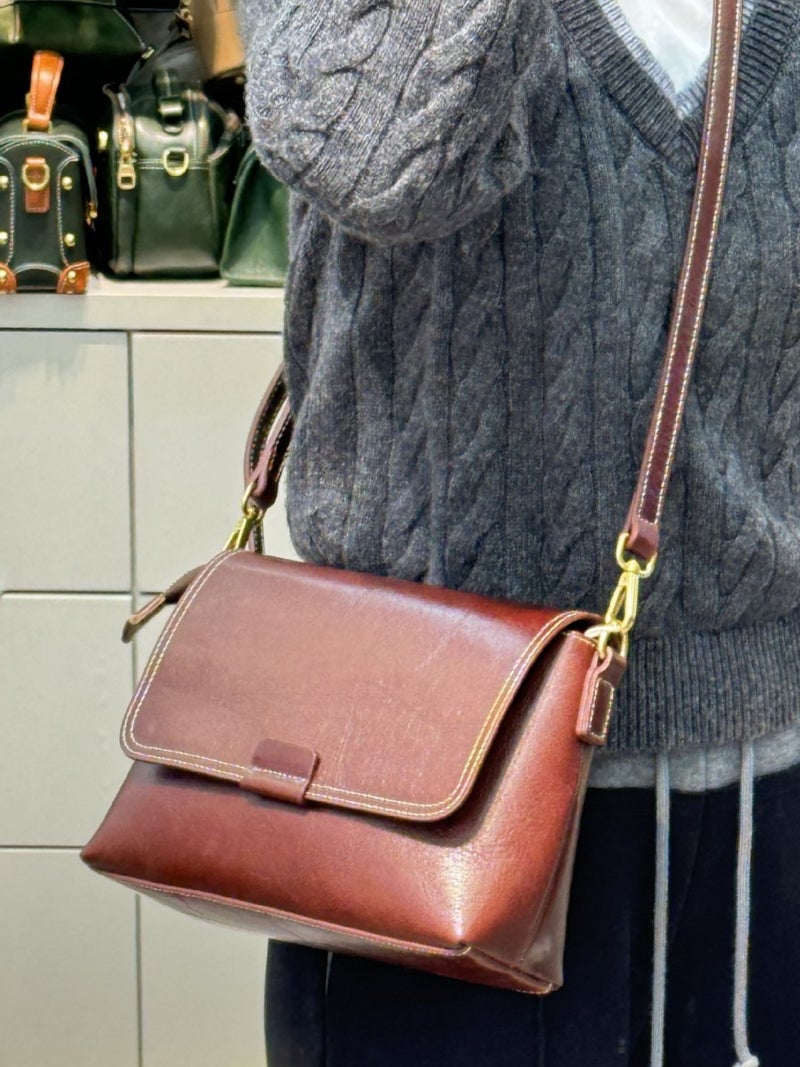 In Sanyuanli Women'S Commuter Bag, Top-Layer Cowhide Shoulder Bag, Crossbody Bag, Messenger Bag, Model - Image 5
