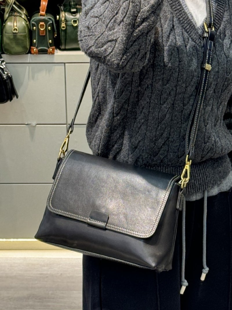 In Sanyuanli Women'S Commuter Bag, Top-Layer Cowhide Shoulder Bag, Crossbody Bag, Messenger Bag, Model - Image 4