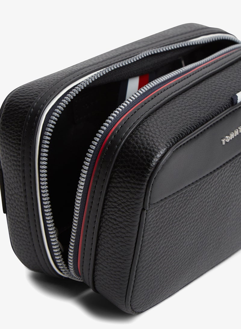TOMMY HILFIGER Metal Logo Pebble Grain Washbag - Image 2