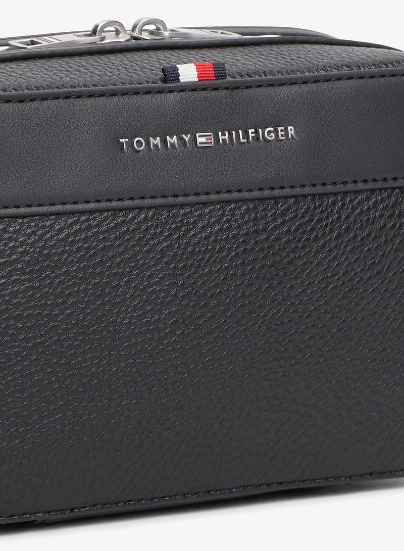 TOMMY HILFIGER Metal Logo Pebble Grain Washbag - Image 3