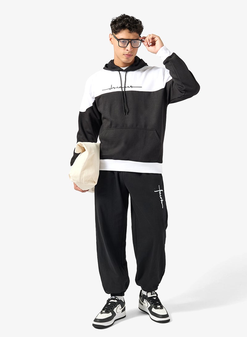 سفنتي فايف بيسيكس هودي بطبعة جرافيك - Image 4