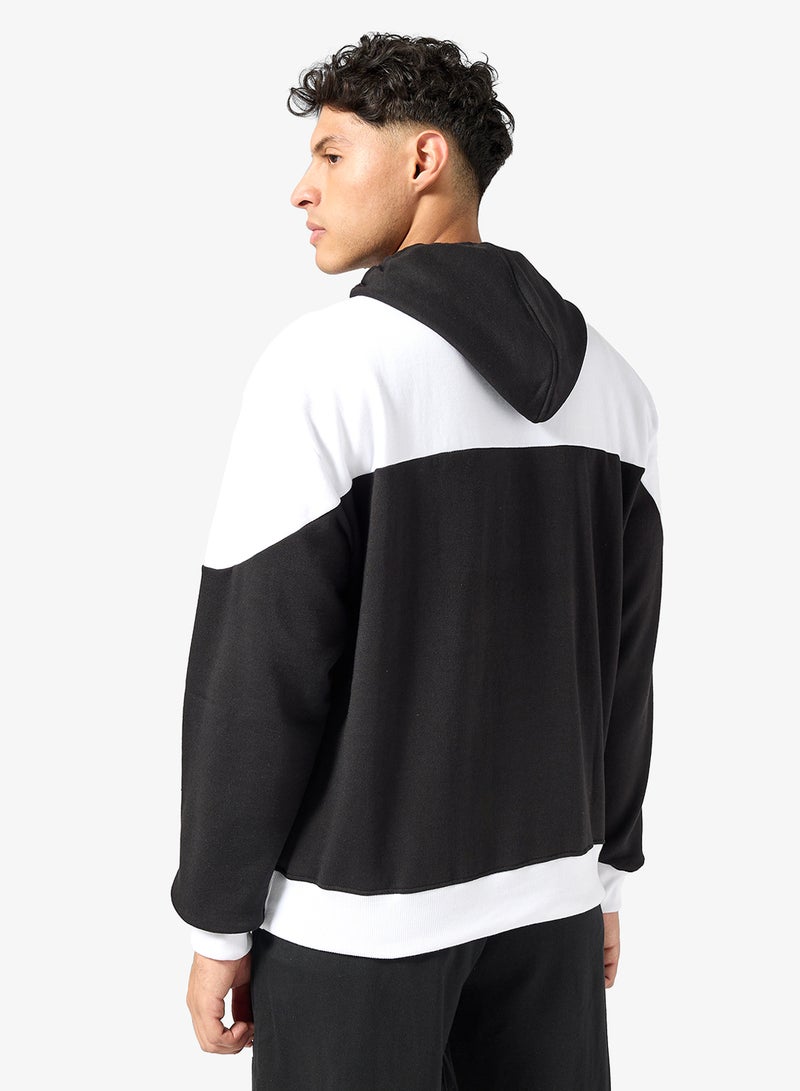 سفنتي فايف بيسيكس هودي بطبعة جرافيك - Image 2