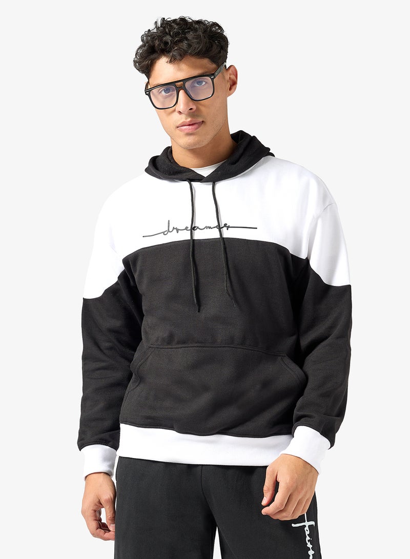 سفنتي فايف بيسيكس هودي بطبعة جرافيك - Image 1