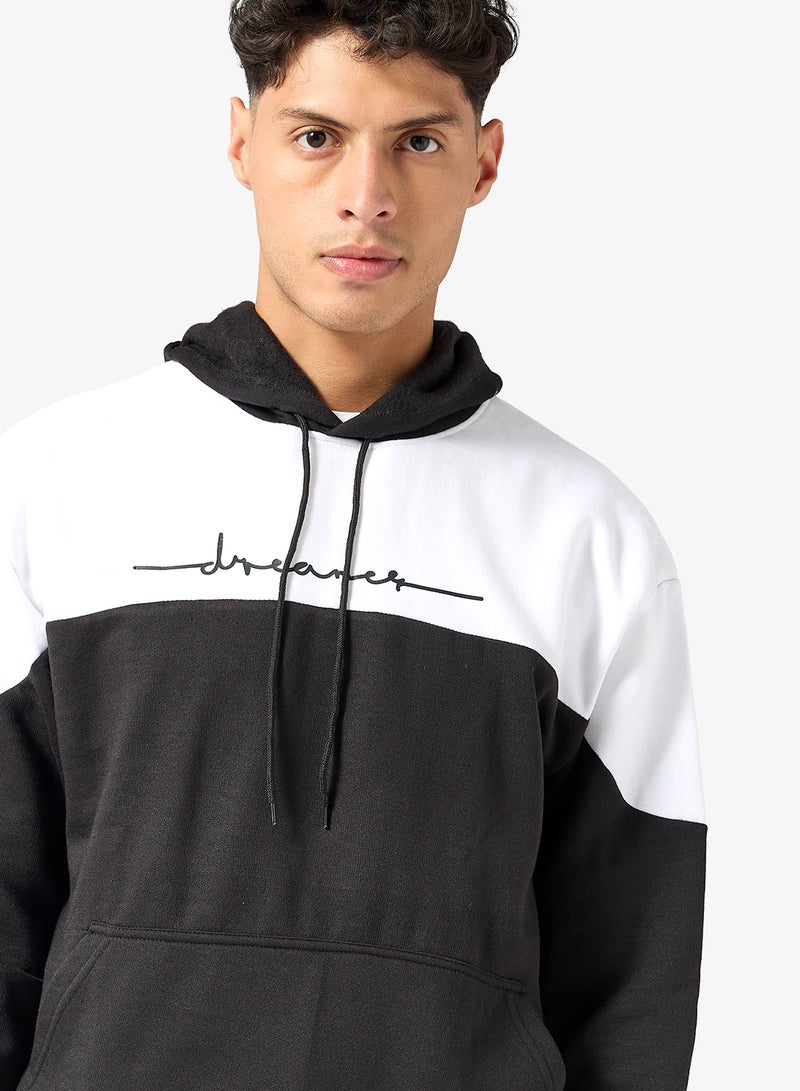 سفنتي فايف بيسيكس هودي بطبعة جرافيك - Image 3