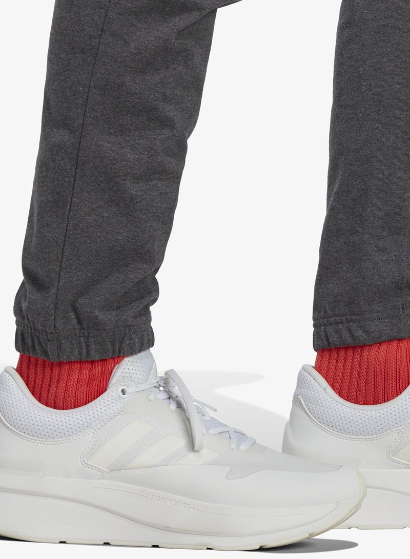 اديداس بنطلون رياضي أساسي بشعار مدبب - Image 4