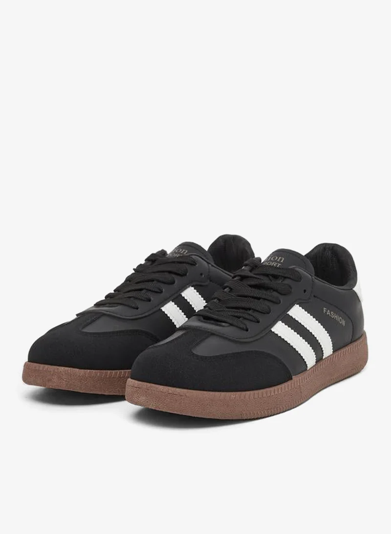 ستايلي اكتيف حذاء رياضي مخطط برباط