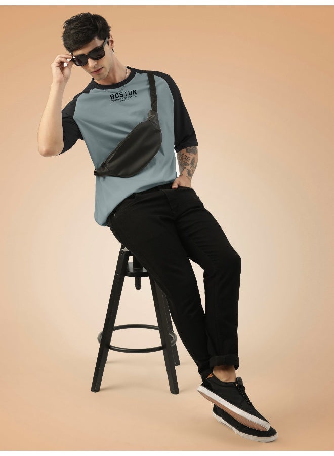 مانياك تيشيرت رجالي قطن أوفرسايز بطباعة، ياقة دائرية، أكمام راجلان 3/4، رمادي فاتح وأسود - Image 3