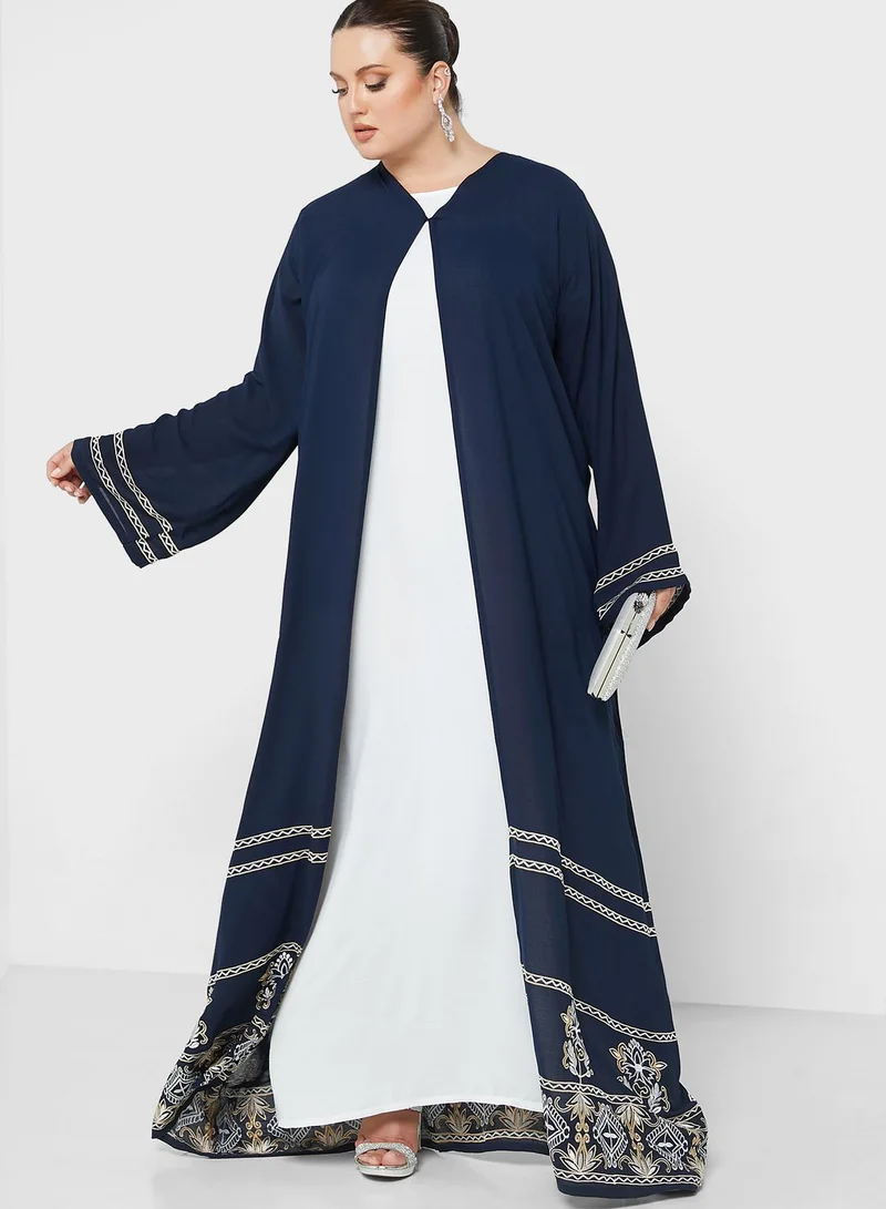Hayas Closet Curve V-Neck Embroidered Abaya