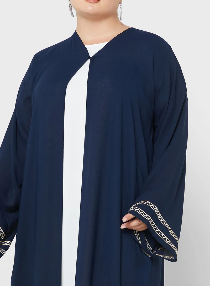 Hayas Closet Curve V-Neck Embroidered Abaya