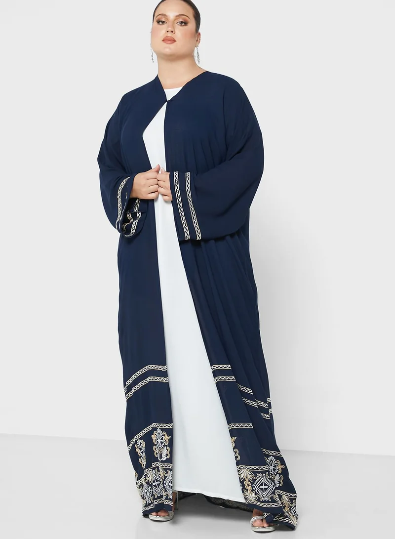 Hayas Closet Curve V-Neck Embroidered Abaya