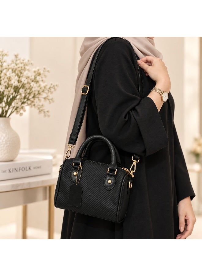 شنطة يد وكتف نسائية من الجلد الصناعي – تصميم أنيق وعصري بحزام كتف قابل للتعديل باللون الأسود - Image 3